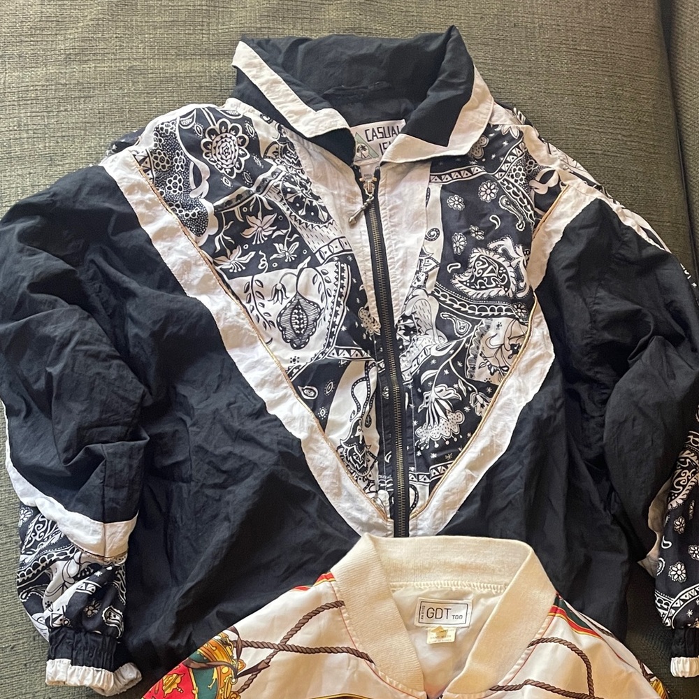 BLACK ONLY (1) black vintage bomber jacket